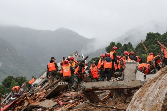 Penampakan Banjir dan Longsor Melanda China