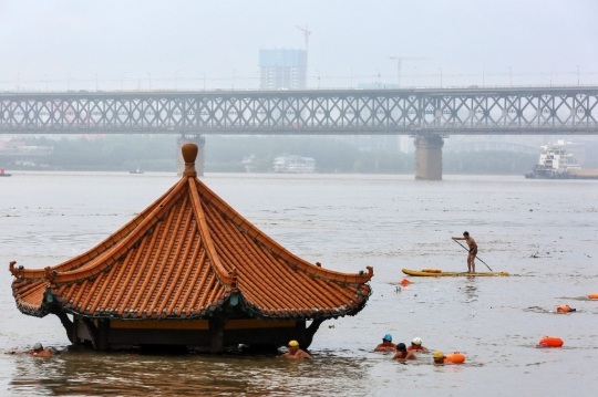 Penampakan Banjir dan Longsor Melanda China