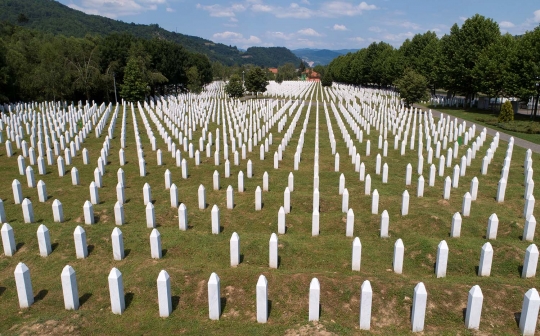 Pemandangan Ribuan Makam Korban Pembantaian Sreberenica