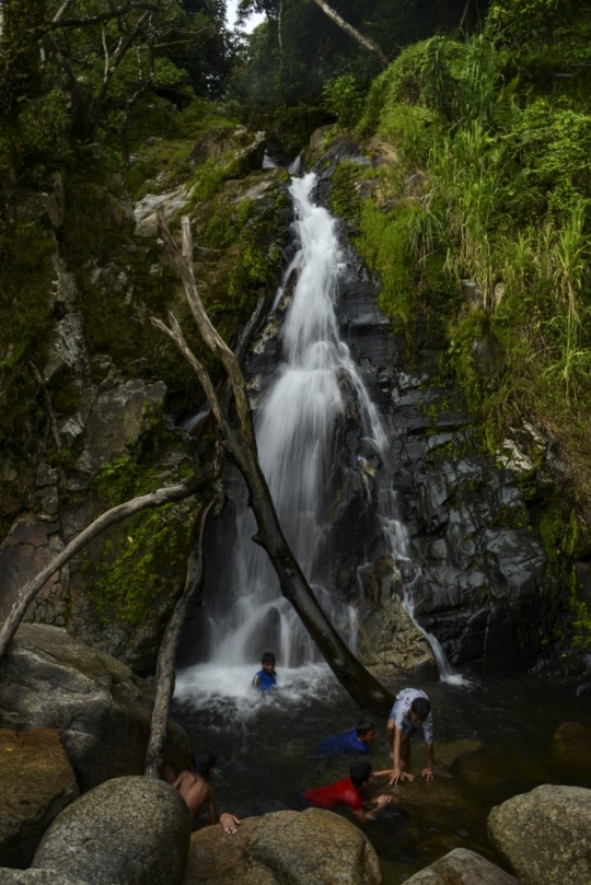 Menikmati Kesegaran Air Terjun di Samadua Aceh