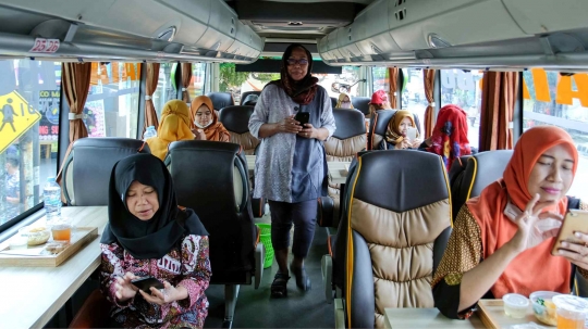 Menikmati Wisata Kuliner di Dalam Bus