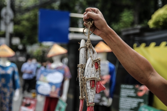 Aksi Damai Kiara di Depan Gedung KKP