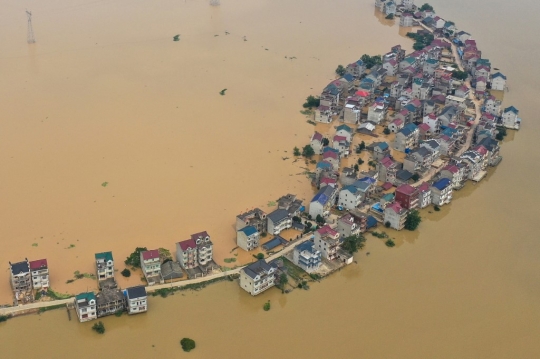 Nyaris Tenggelam, Begini Pantauan Udara Banjir Parah Landa China