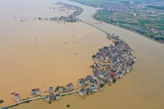 Nyaris Tenggelam, Begini Pantauan Udara Banjir Parah Landa China