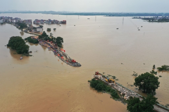 Nyaris Tenggelam, Begini Pantauan Udara Banjir Parah Landa China