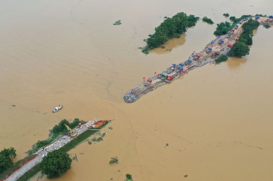 Nyaris Tenggelam, Begini Pantauan Udara Banjir Parah Landa China