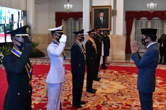 Presiden Jokowi Lantik Perwira TNI-Polri di Istana Negara
