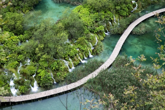 Pesona Plitvice, Taman Nasional Tertua di Dunia yang Jadi Situs Warisan Dunia UNESCO