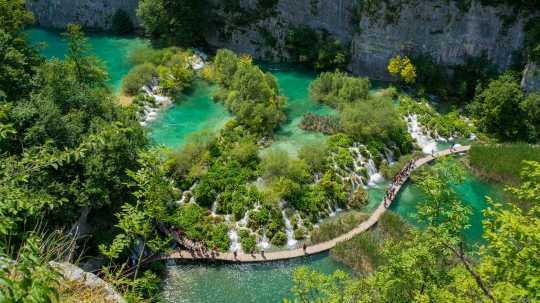 Pesona Plitvice, Taman Nasional Tertua di Dunia yang Jadi Situs Warisan Dunia UNESCO
