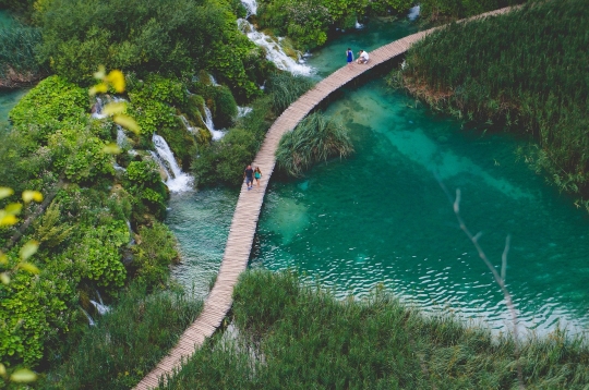 Pesona Plitvice, Taman Nasional Tertua di Dunia yang Jadi Situs Warisan Dunia UNESCO