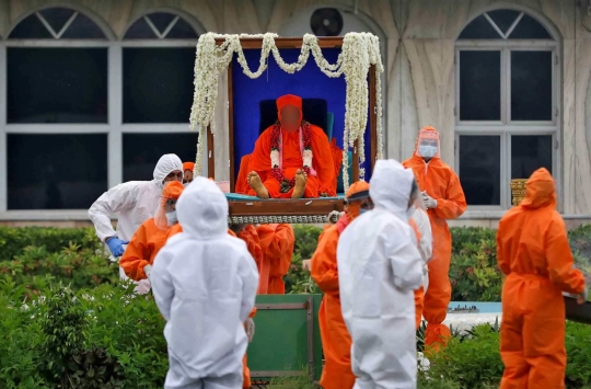 Prosesi Pembakaran Jenazah Pasien Covid-19 di India
