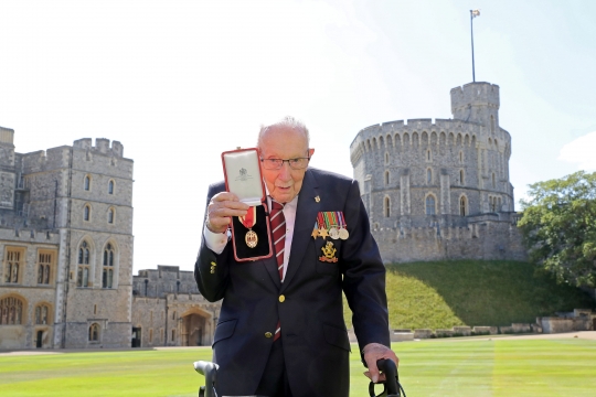 Galang Dana Covid-19, Veteran Inggris Dianugerahi Gelar Bangsawan