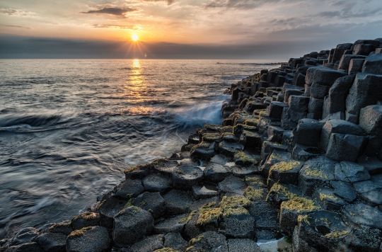 Keunikan Karang Segi Enam Giant's Causeway, Bekas Jembatan Buatan Raksasa di Irlandia