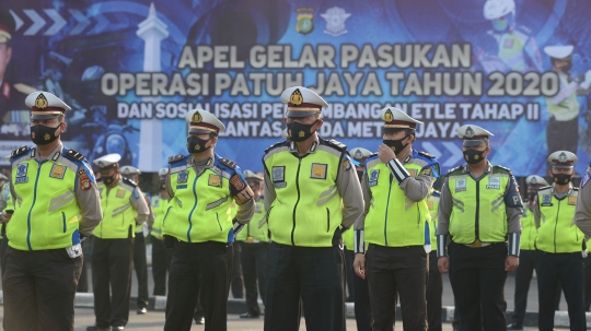 Atraksi Polwan di Apel Operasi Patuh Jaya 2020