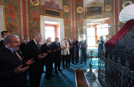 Momen Bersejarah Salat Jumat Pertama di Hagia Sophia Setelah 86 Tahun