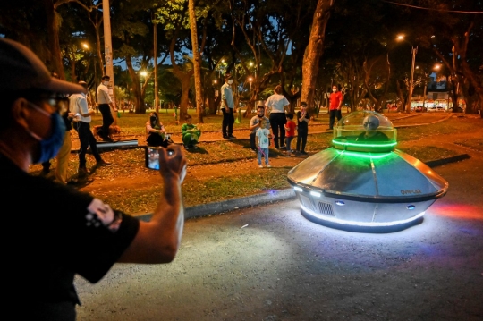 UFO Jalan-Jalan di Taman Hebohkan Warga Kolombia