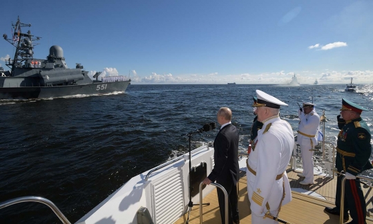 Presiden Putin Hadiri Parade Hari Angkatan Laut Rusia