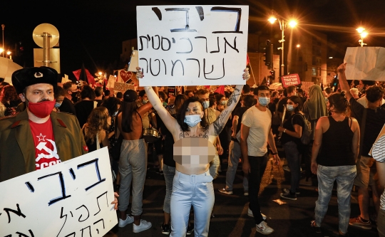Aksi Telanjang Dada Warnai Demo Tuntut PM Israel Mundur