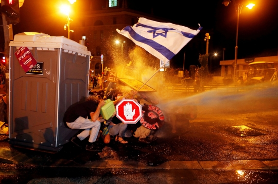 Aksi Telanjang Dada Warnai Demo Tuntut PM Israel Mundur