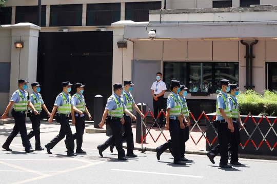 Penutupan Konsulat AS di Chengdu Jadi Tontonan Warga