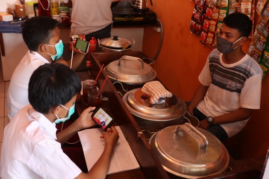 Warkop di Tangsel Sediakan WiFi Gratis untuk Belajar Online