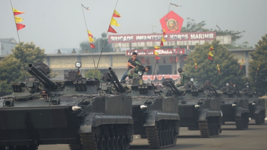 Aksi Prajurit Marinir TNI Unjuk Kebolehan Tangani Teroris