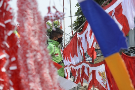 Berburu Pernak-Pernik HUT RI ke-75