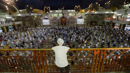 Penerapan Physical Distancing Salat Idul Adha di Jakarta Islamic Center