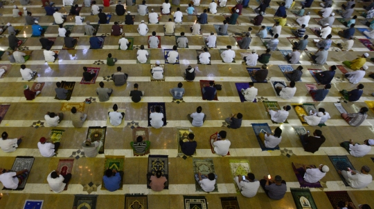 Penerapan Physical Distancing Salat Idul Adha di Jakarta Islamic Center