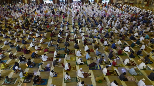 Penerapan Physical Distancing Salat Idul Adha di Jakarta Islamic Center