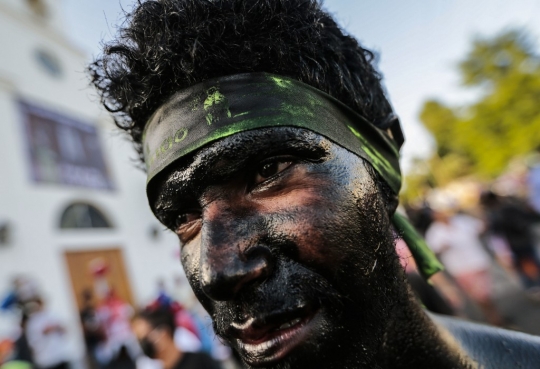 Tampil Menghitam di Festival Santo Domingo de Guzman