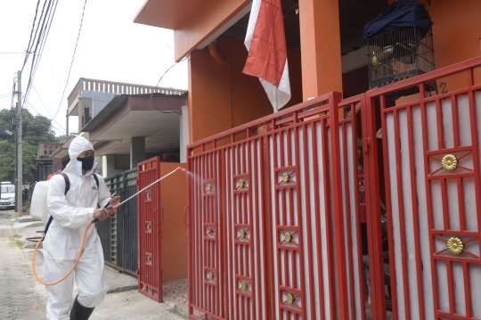Penyemprotan Disinfektan di Wilayah Tangerang Selatan