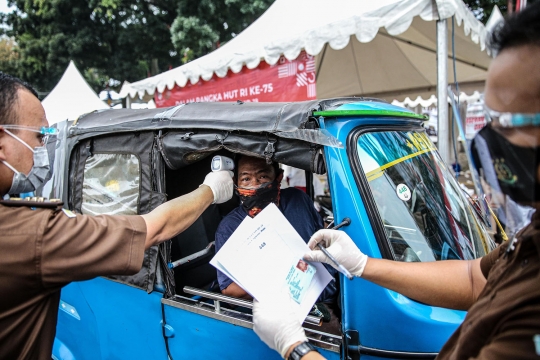 Rapid Test Massal di Depan Gedung Kejagung