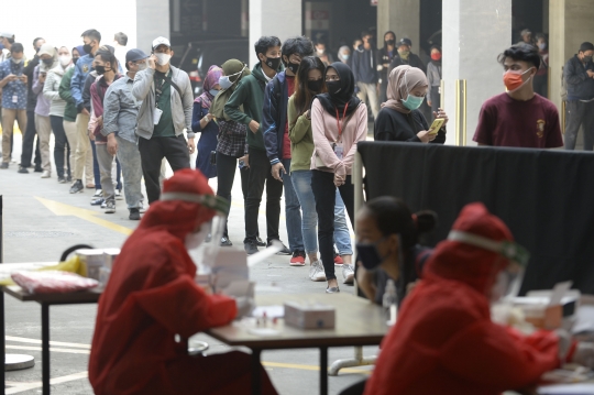 Dua Positif Covid-19, Karyawan Aeon Mall Jalani Rapid Test Massal
