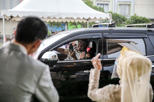 Pesta Pernikahan Secara Drive Thru di Bekasi