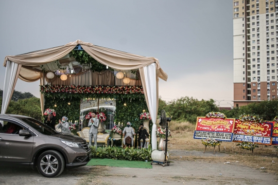 Pesta Pernikahan Secara Drive Thru di Bekasi