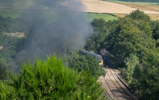 Tergelincir, Kereta Penumpang Terbakar di Skotlandia