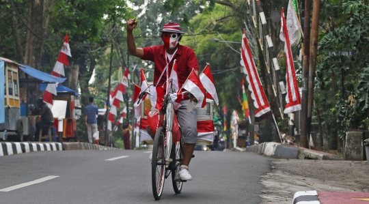 Semangat Pedagang Jagung Menyambut Kemerdekaan RI