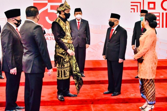 Penampilan Jokowi Pakai Baju Adat NTT Hadiri Sidang Tahunan MPR RI