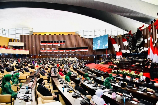 Penampilan Jokowi Pakai Baju Adat NTT Hadiri Sidang Tahunan MPR RI