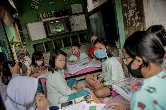 Perjuangan Anak Sekolah Menuntut Ilmu Selama Pandemi