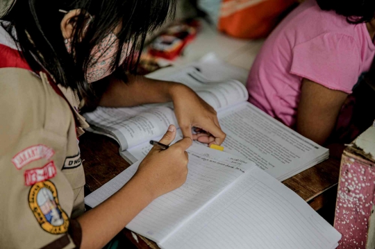 Perjuangan Anak Sekolah Menuntut Ilmu Selama Pandemi