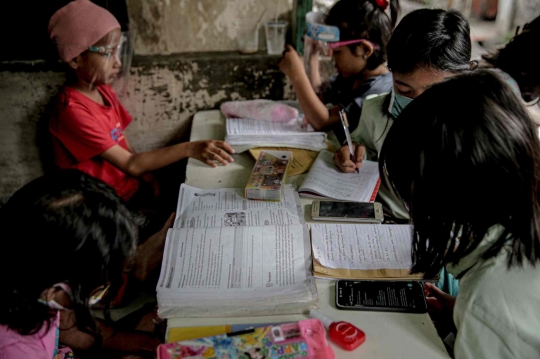 Perjuangan Anak Sekolah Menuntut Ilmu Selama Pandemi