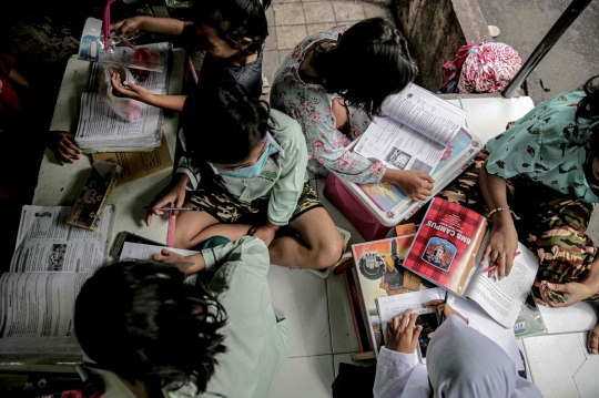 Perjuangan Anak Sekolah Menuntut Ilmu Selama Pandemi