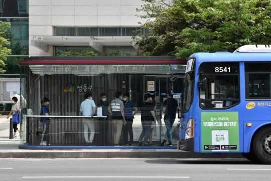 Canggihnya Halte Anti Covid-19 di Korea Selatan