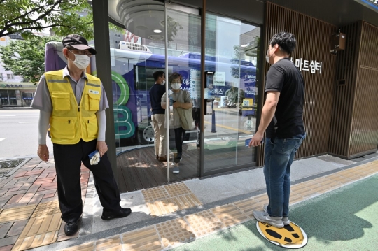 Canggihnya Halte Anti Covid-19 di Korea Selatan