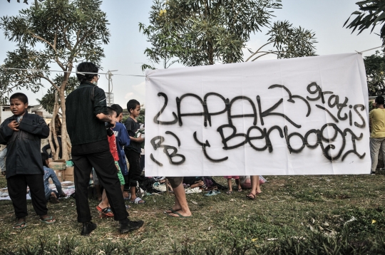 Ceria Anak-Anak Pinggiran di Perpustakaan Keliling