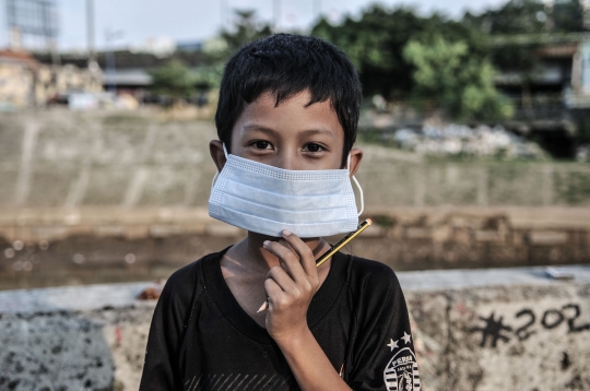 Ceria Anak-Anak Pinggiran di Perpustakaan Keliling