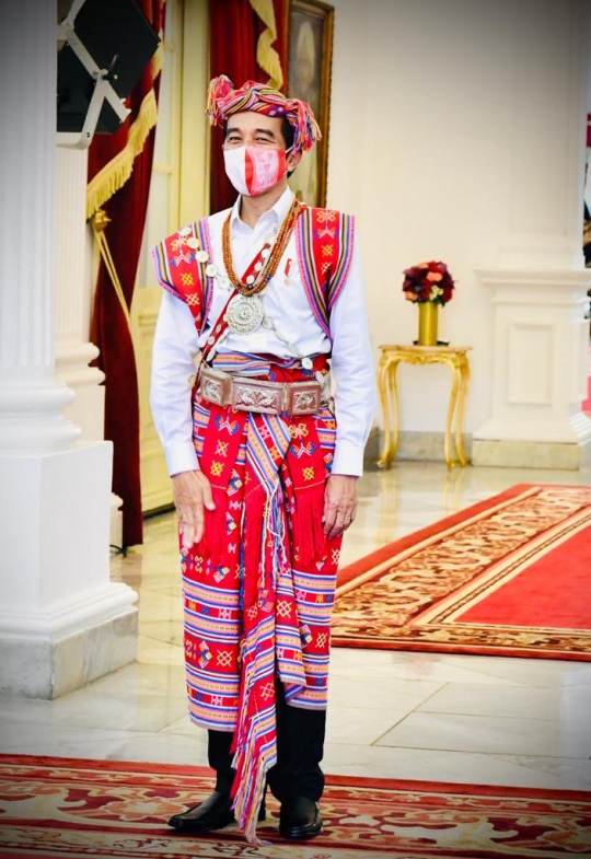 Penampilan Jokowi Berpakaian Adat Nusa Tenggara Timur di HUT ke-75 RI