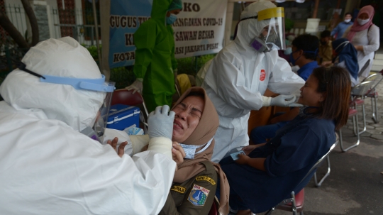 Tim Medis Swab Tes Pegawai Kecamatan